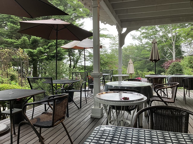 霧雨のベランダでランチ