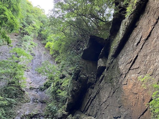 大滝の右側