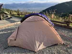 テント設営（後ろ）