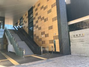 山梨市駅の階段